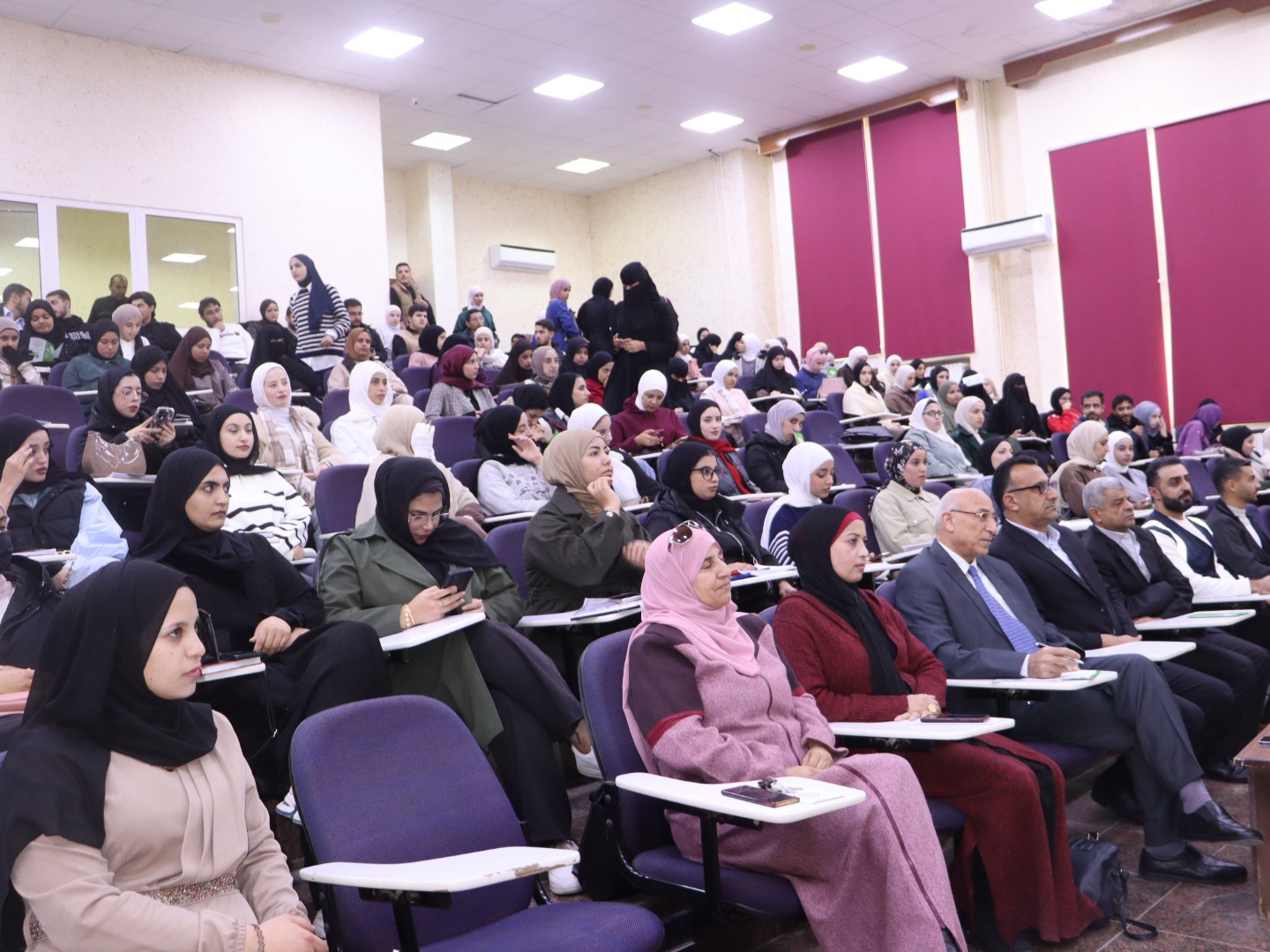 4-ورشة اشعاعات.jpg